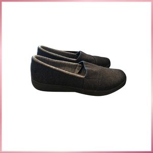 Grasshoppers ortholite gray shoes in wide width